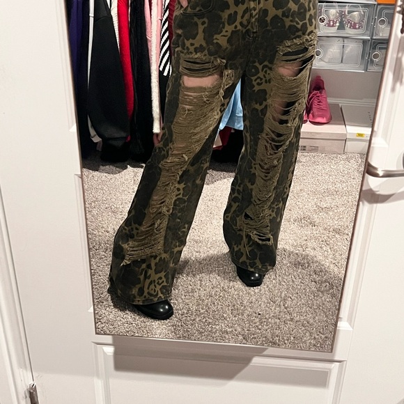 Distressed Green Camo Pants - Picture 9 of 15